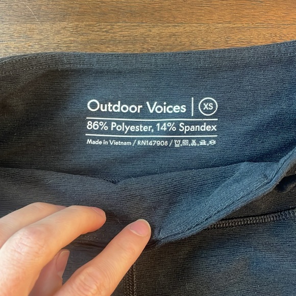 outdoor voices warm up shorts / biker shorts - Picture 2 of 6